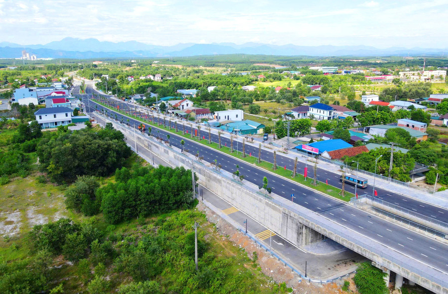 Tuyến đường trải dài hơn 16km, thi công qua nhiều năm. 5.jpg