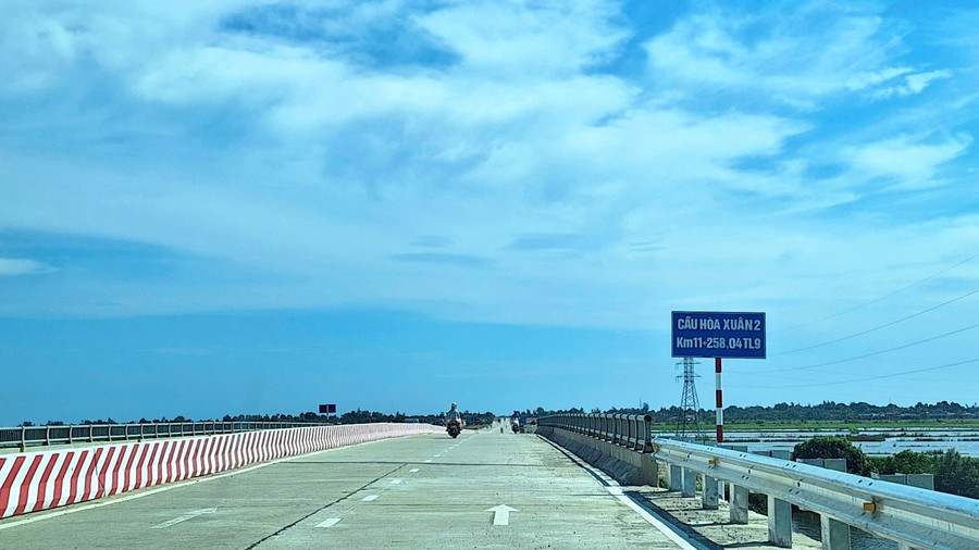 Ngoài cầu vượt đường sắt, các cầu Thiềm, cầu Bàu Bàng, cầu Hòa Xuân 2, cầu Hòa Xuân 1 đã thi công hoàn thành và đưa vào khai thác. 21.jpg