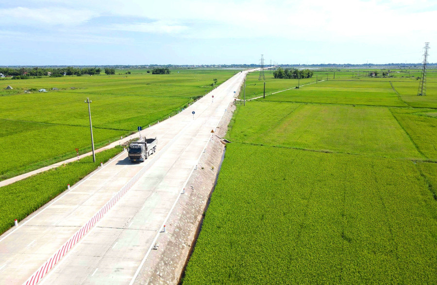 Sở Xây dựng TP Huế đã thống nhất cho phép thông xe, đưa vào khai thác tuyến đường cứu hộ, cứu nạn Phong Điền - Điền Lộc. 10.jpg