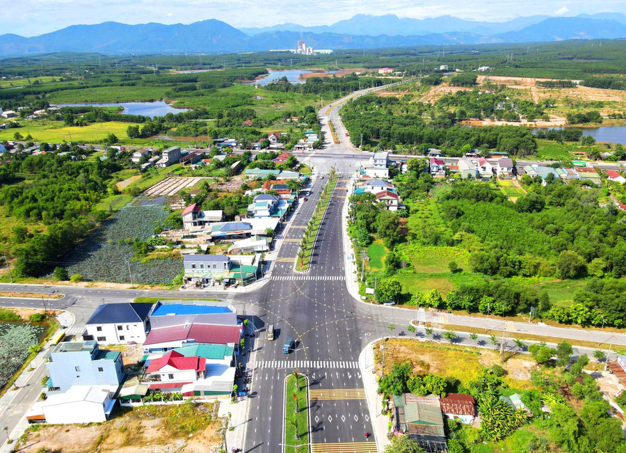 Việc hoàn thành tuyến đường sẽ kết nối các vùng của cửa ngõ phía bắc TP Huế, tạo động lực kinh tế phát triển; cứu nạn cứu hộ khi các vùng này gặp thiên tai, dịch họa... 7.jpg
