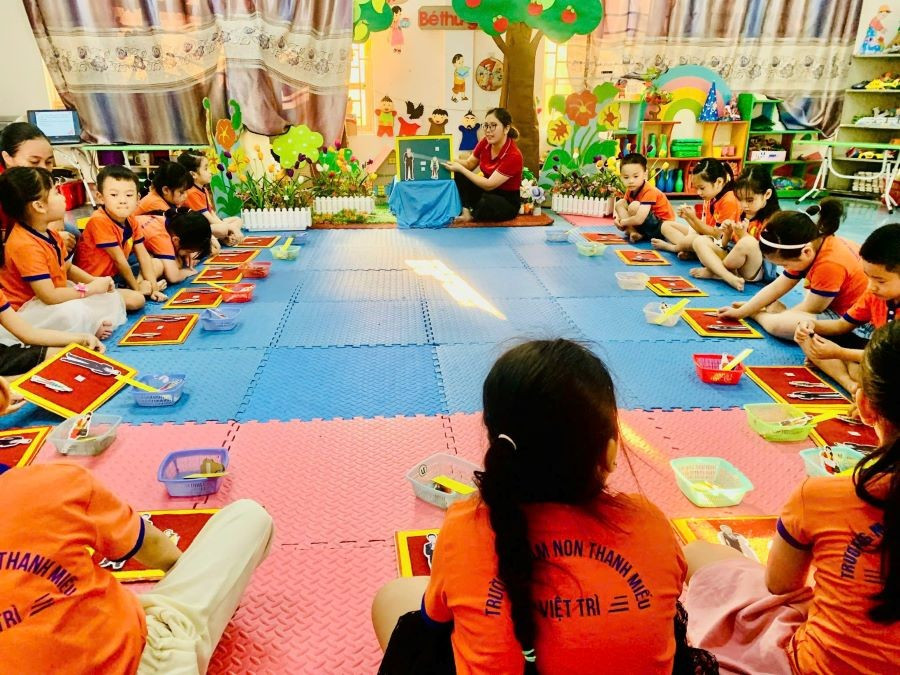 Giờ học của các bé trường Mầm non Thanh Miếu.
