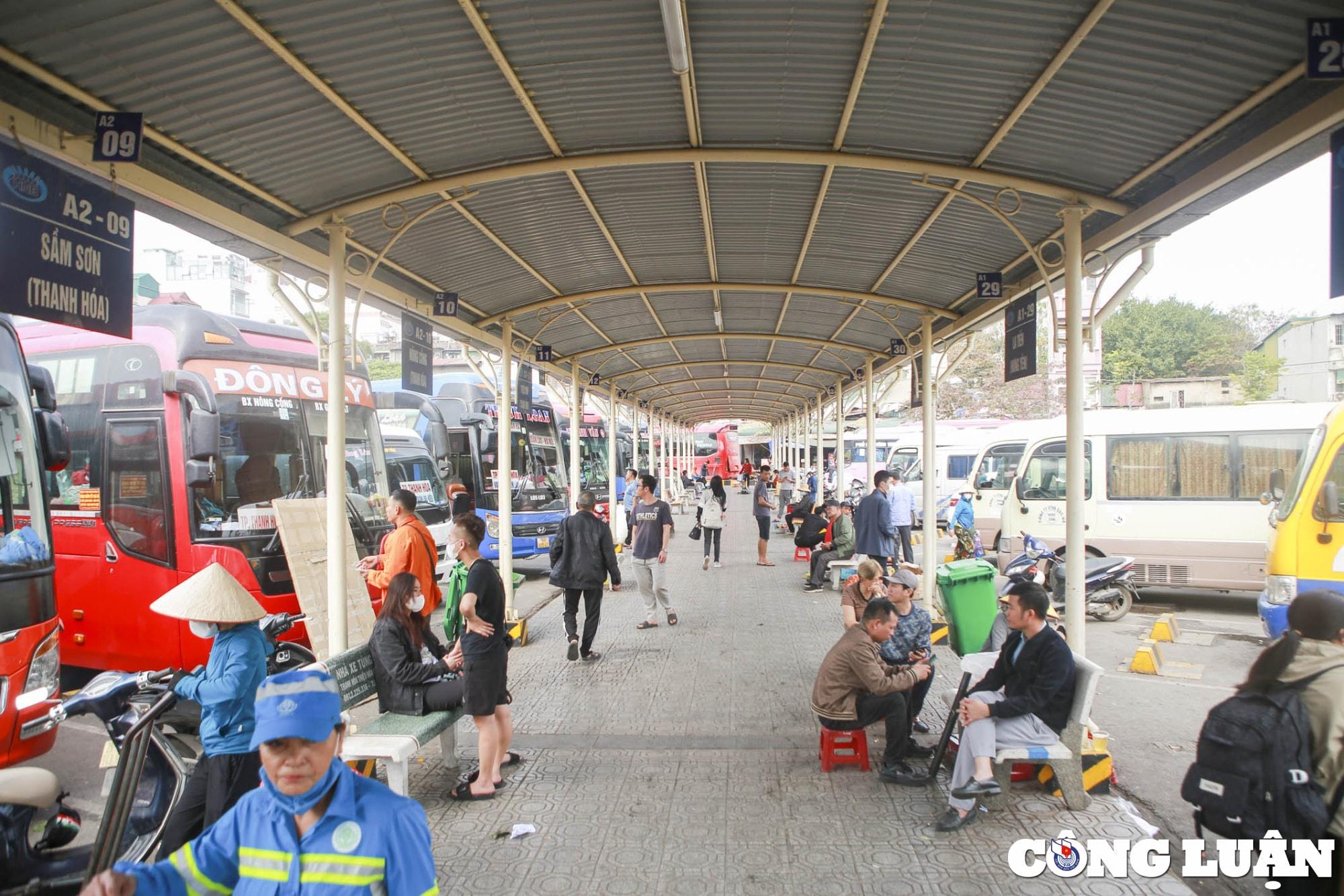 Bảo đảm trật tự an toàn giao thông, phục vụ tốt nhu cầu đi lại của người dân Thủ đô dịp nghỉ lễ 30/4 - 1/5.