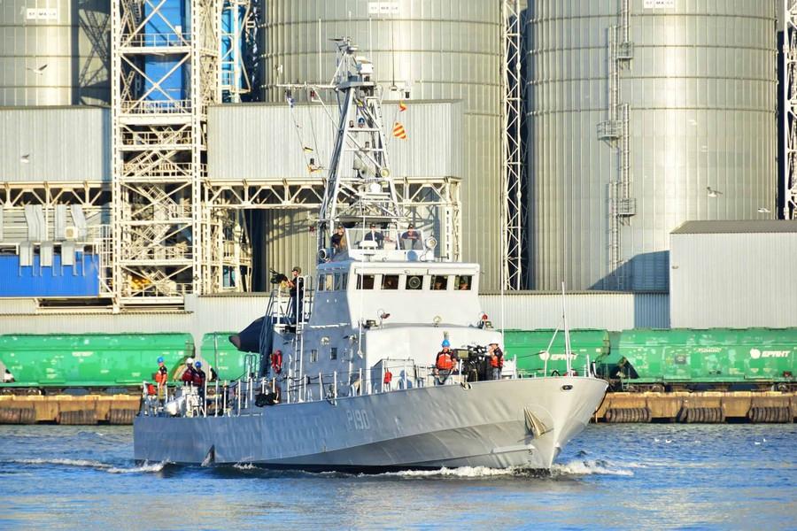 Mỹ mua 33 tàu chiến mới gửi cho chiến sự