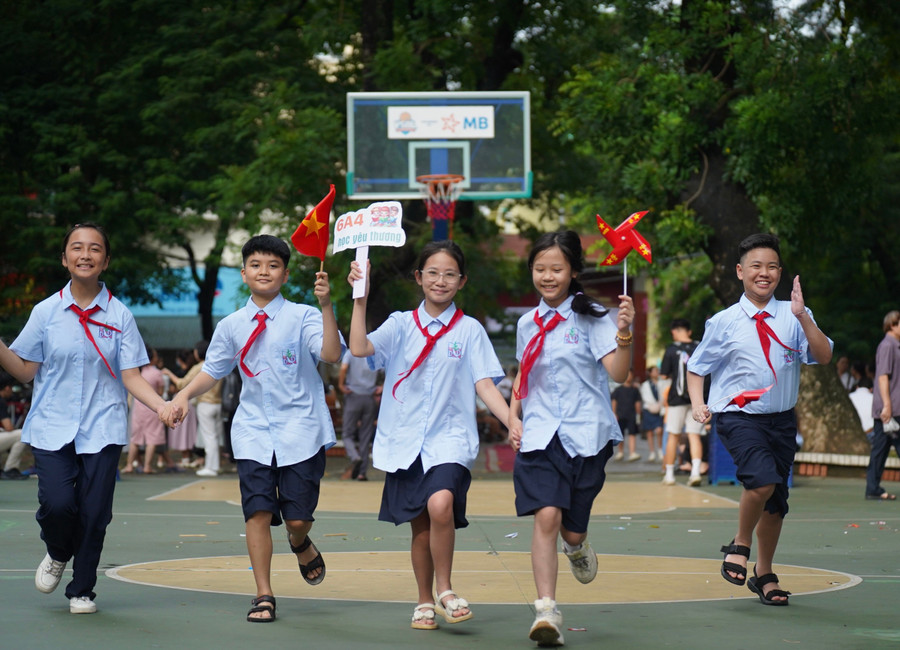 Niềm vui trường mới luôn hiện rõ trên gương mặt của "đản ngựa con". dsc07719-original.jpg