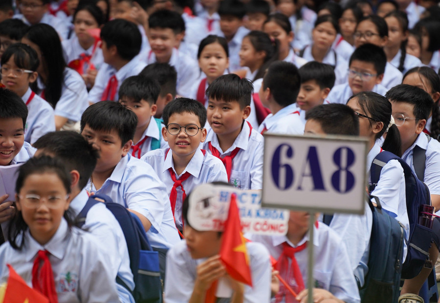 Dù là trường mới, bạn mới nhưng những "chú ngựa nhỏ" đã nhanh chóng làm quen và hoà đồng cùng các bạn. dsc07492-original.jpg