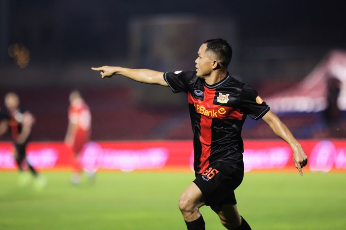 Dụng Quang Nho nghỉ thi đấu 1 tháng vì chấn thương.