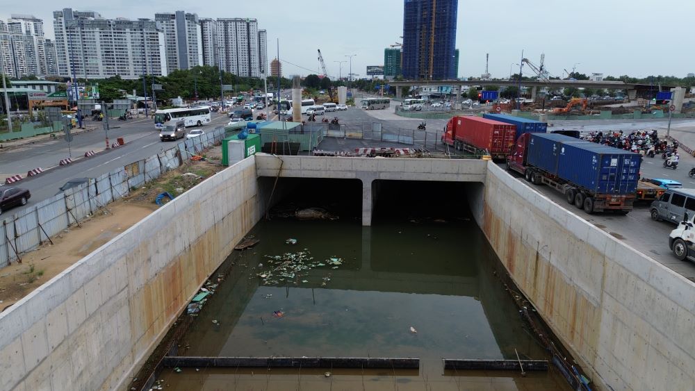 Hạng mục hầm chui HC1- 02 ngập nước sau những cơn mưa. Ảnh: Anh Tú