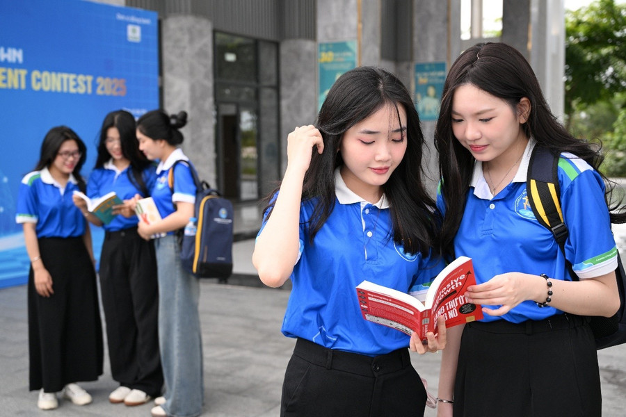 Sinh viên Văn Hiến luôn sẵn sàng với phong thái tự tin, năng động trong học tập và hoạt động phụng sự. 3.jpg