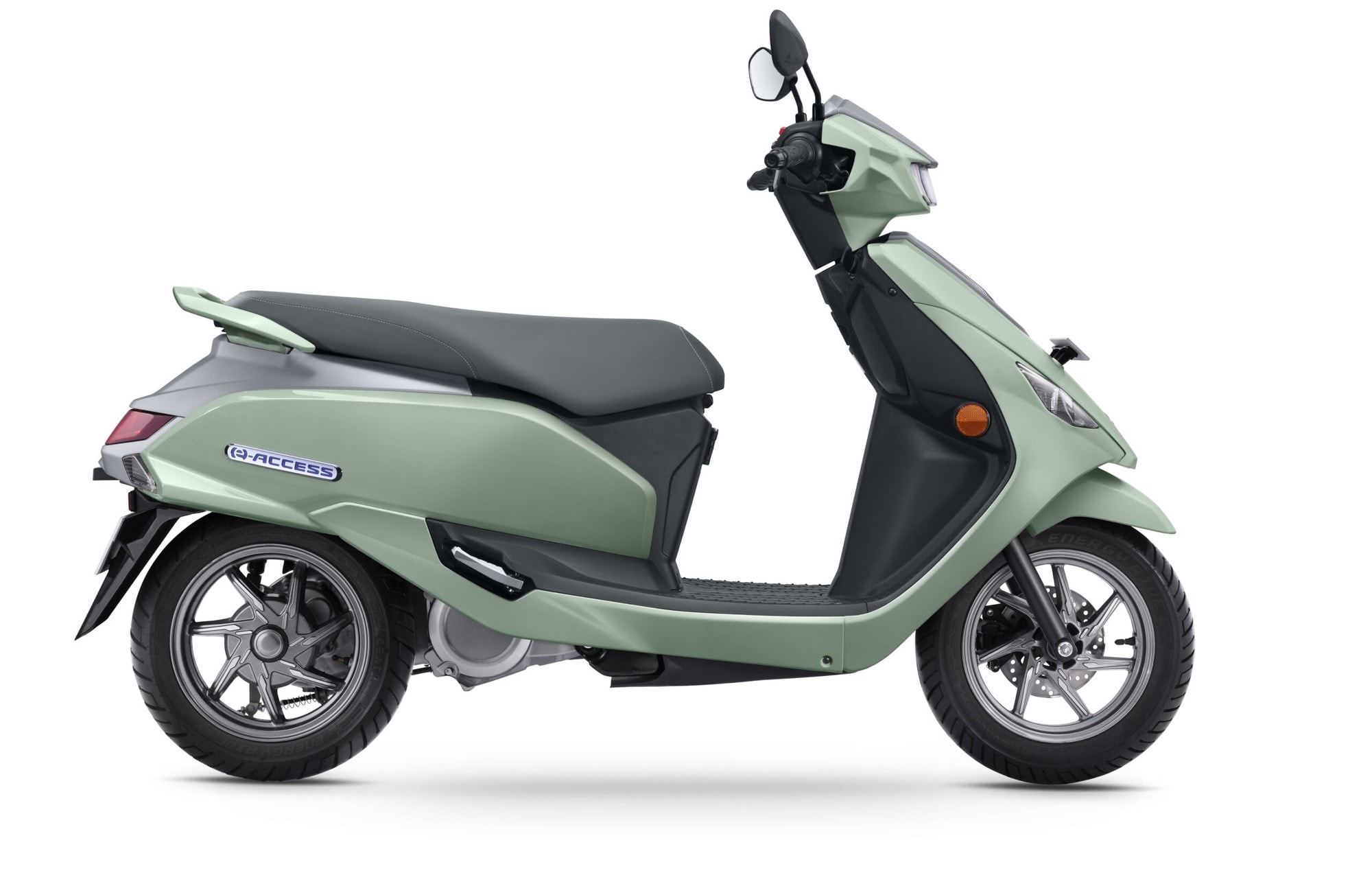 Mẫu xe có thiết kế sàn phẳng rộng, yên liền khối dài - Ảnh: Suzuki