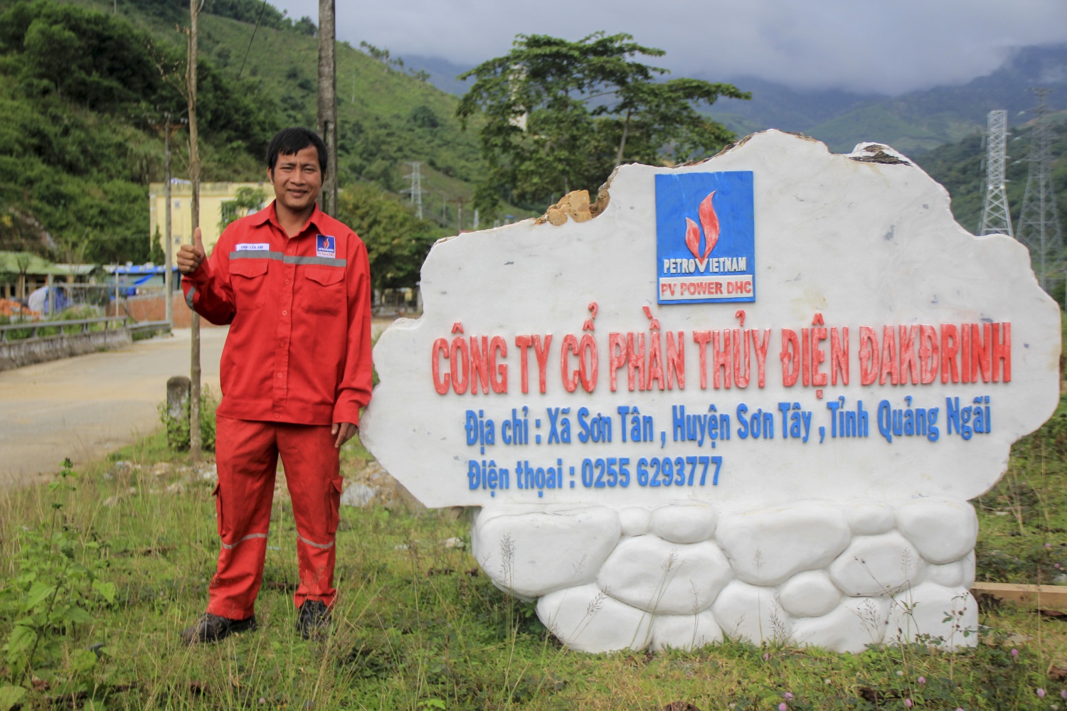 “Petrovietnam và thủy điện Đakdrinh đã thay đổi cuộc đời tôi”, anh Đinh Văn Anh chia sẻ.