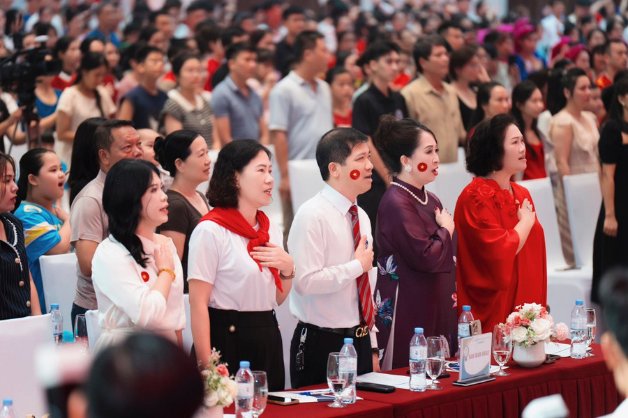 Sự kiện với sự có mặt của 2.000 cán bộ, giáo viên, phụ huynh, học sinh và khách mời của Hệ thống Giáo dục Nobel School. 540692060-4176609965948027-5735550168401724471-n.jpg