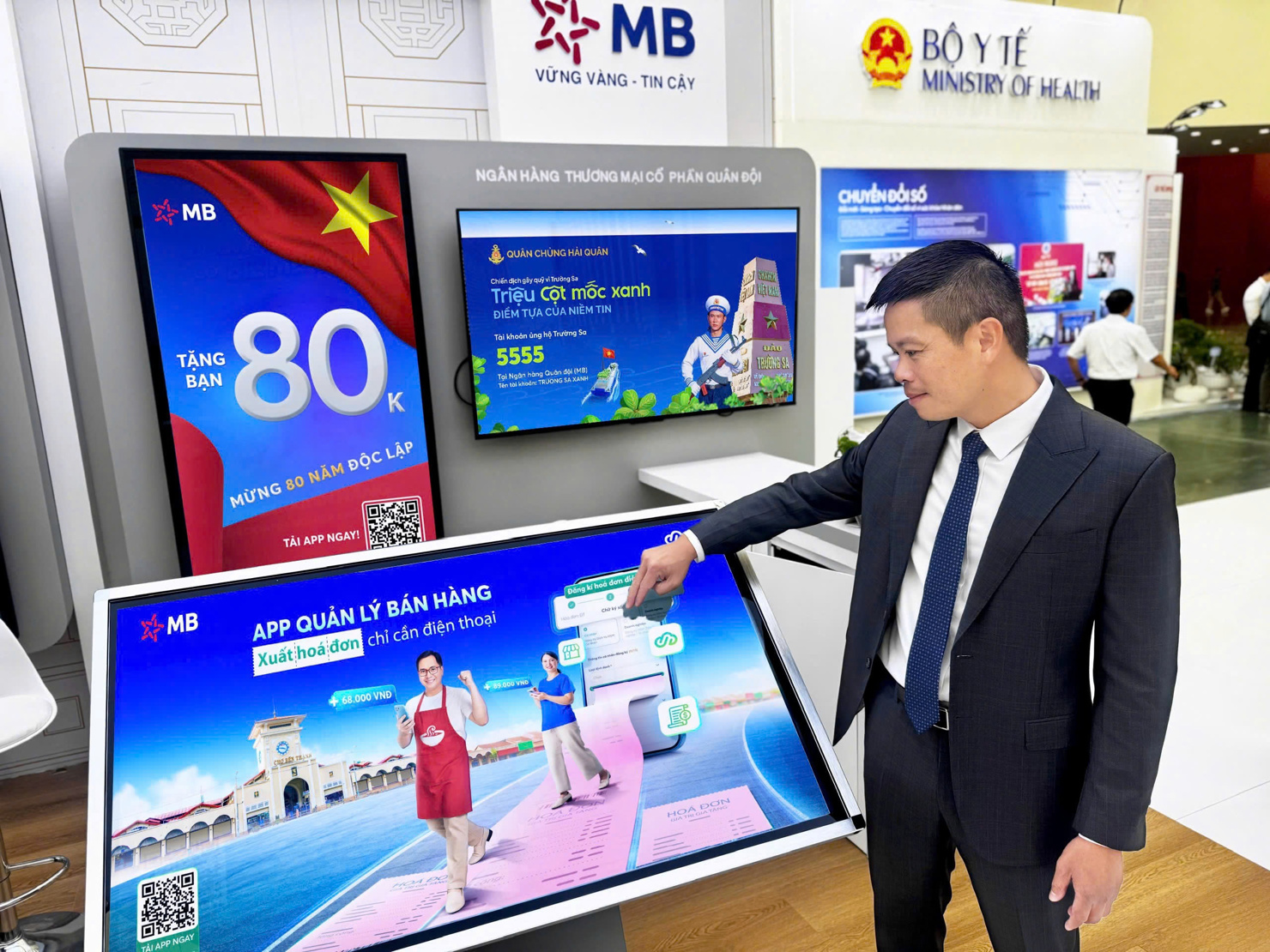 MB giới thiệu c&aacute;c giải ph&aacute;p t&agrave;i ch&iacute;nh số trong khu&ocirc;n khổ Triển l&atilde;m.