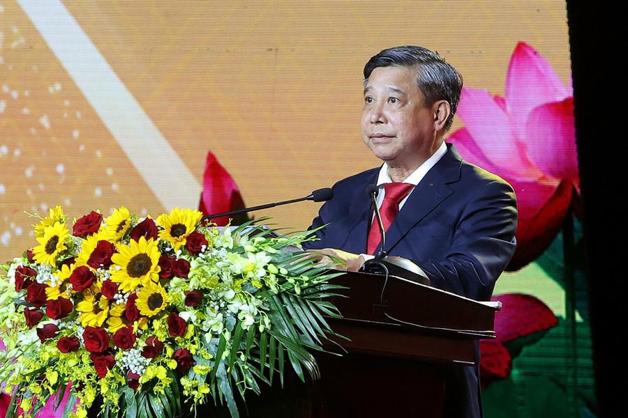 Ông Đồng Văn Thanh phát biểu ôn lại truyền thống vẻ vang. le-quoc-khanh-7.jpg