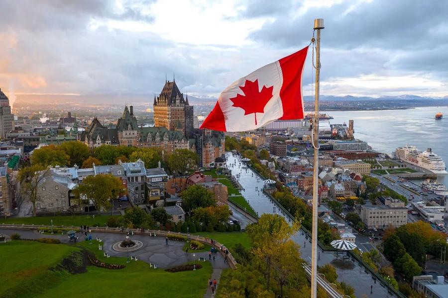 Canada từ chối những thị thực không đạt chuẩn.
