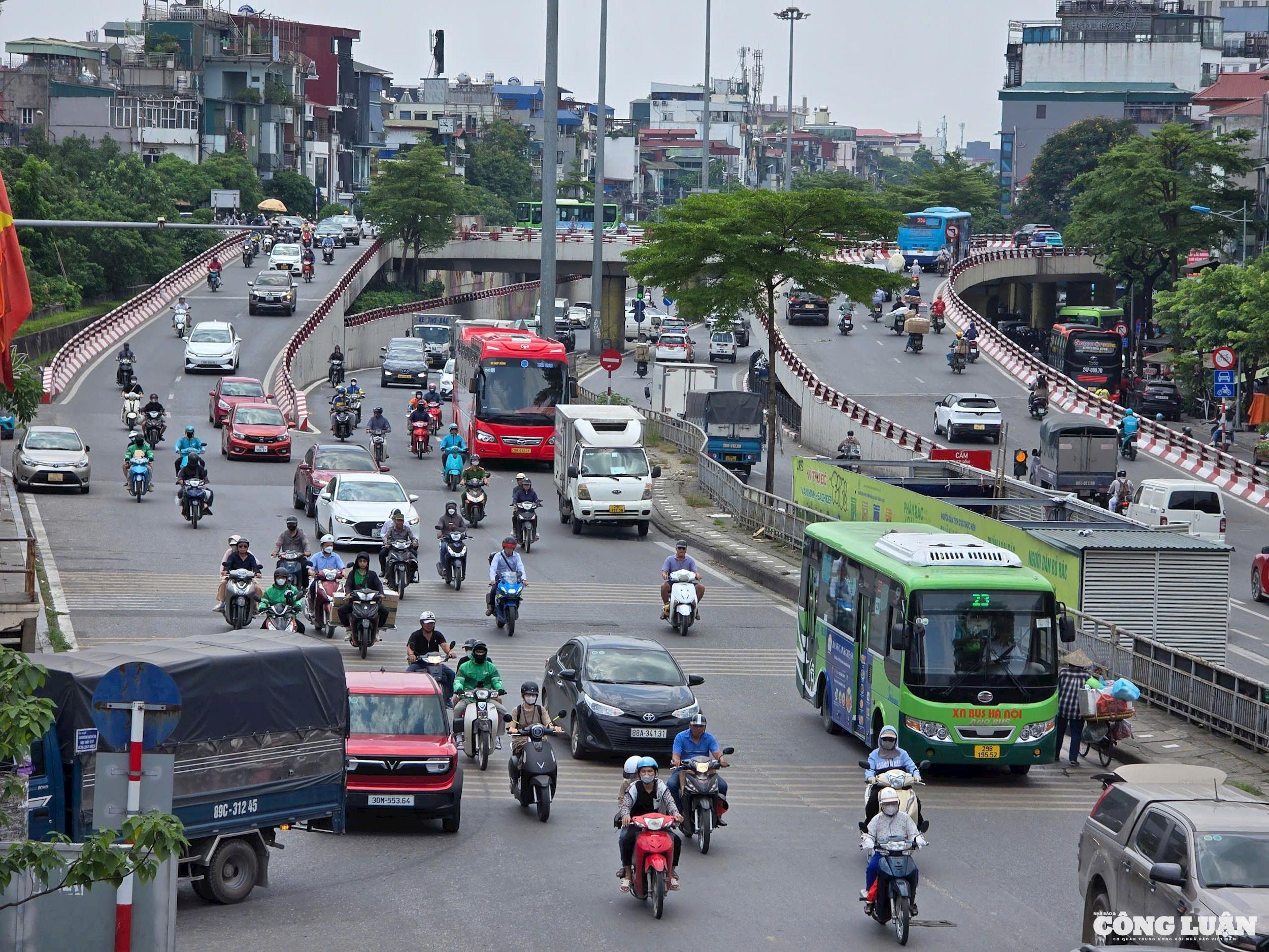 Hiện nay, dân số TP. Hà Nội khoảng 8,5 triệu người, chưa kể dân số tự do lưu thông trong quá trình phát triển của Thành phố. Có trên 8 triệu phương tiện, trong đó 1,1 triệu ô tô và khoảng 6,9 triệu xe máy. Riêng trong khu vực vành đai 1 là trung tâm nội đô lịch sử của Thủ đô, số lượng xe máy lên tới 450.000, dân số trong khu vực này chỉ khoảng 600.000.