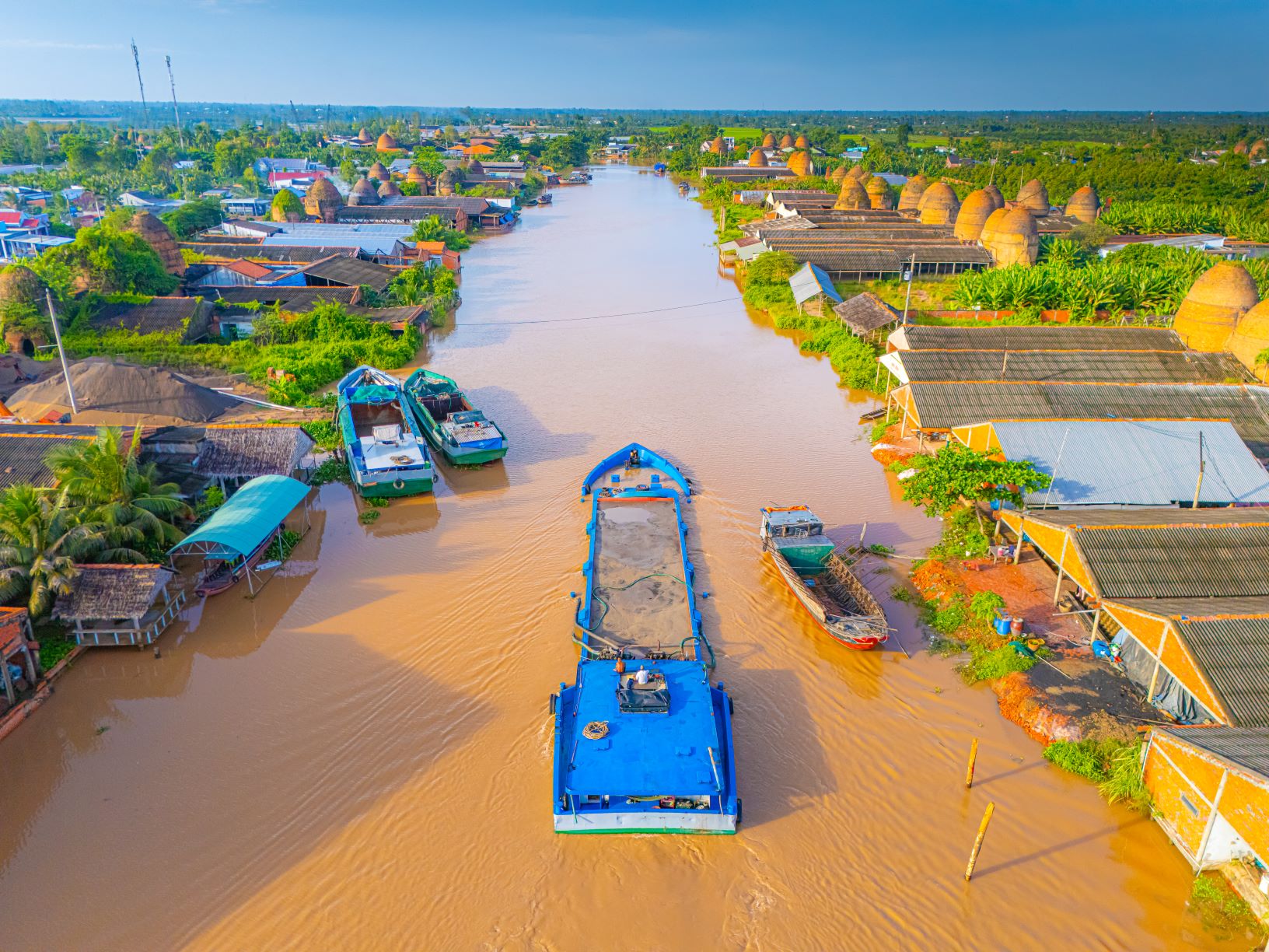 Tháng 11.2024, UBND tỉnh Vĩnh Long phê duyệt đồ án quy hoạch xây dựng khu lò gạch, gốm ở huyện Mang Thít thành khu du lịch trọng điểm. Định hướng nơi này thành khu du lịch quốc gia, đóng vai trò trong việc thúc đẩy phát triển kinh tế - xã hội địa phương.