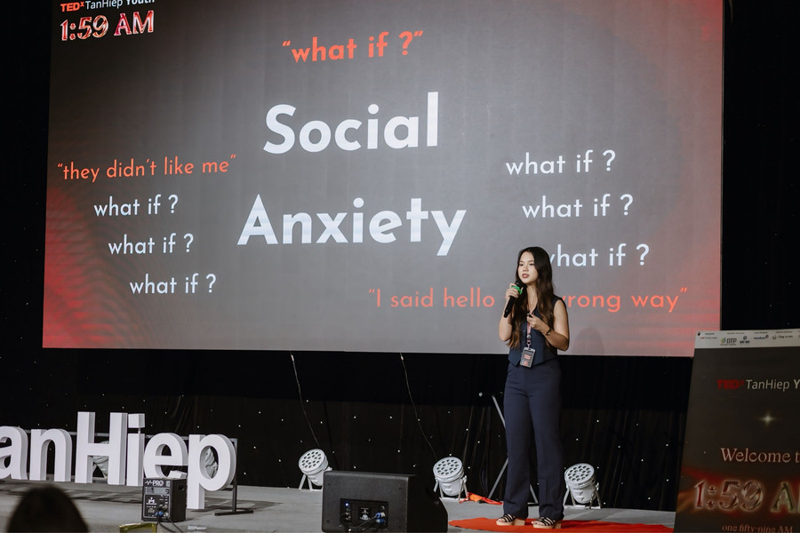 Nữ sinh là diễn giả tại TEDxYouth@Tanhiep 2025. Ảnh: NVCC. img-8634.jpg