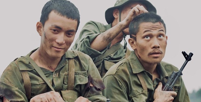 Nhịp showbiz: Đạo diễn Mưa đỏ lên tiếng về ý kiến trái chiều