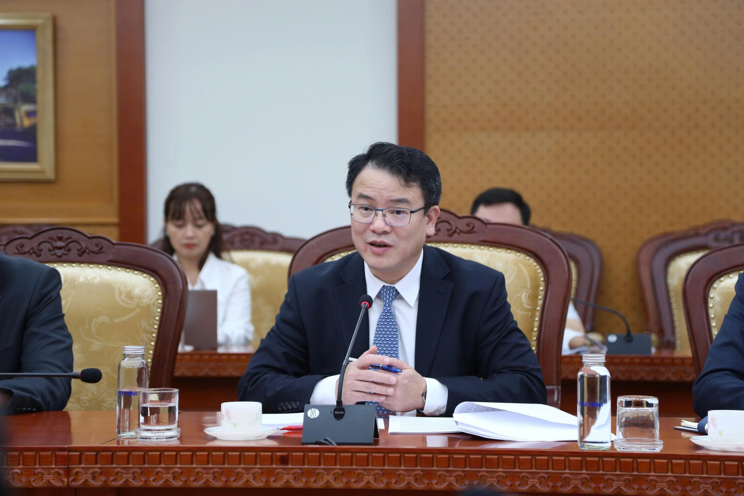 Thứ trưởng Bộ T&agrave;i ch&iacute;nh Việt Nam Trần Quốc Phương.