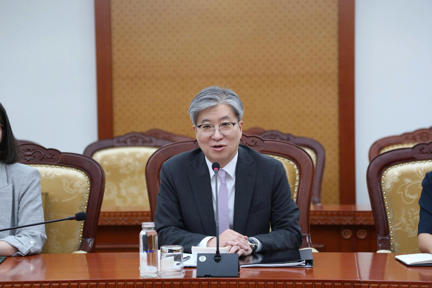 Thứ trưởng phụ tr&aacute;ch ngoại giao - kinh tế, Bộ Ngoại giao H&agrave;n Quốc Kim Hee-sang.