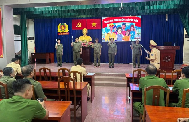 TPHCM sẽ bố trí công an cấp xã phối hợp điều tiết, chống ùn tắc giao thông