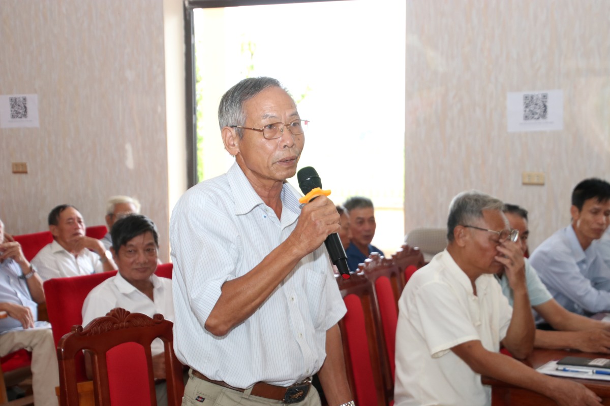 Người dân xã Tân Minh vui mừng phấn khởi khi sắp được dùng nước của Công ty. Ảnh: Cổng TTĐT Hải Phòng