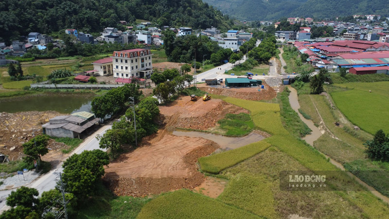 Một phần dự án hạ tầng hơn 70 tỉ đồng tại xã Mường Khương, cạnh khu chợ trung tâm sầm uất. Ảnh: Đinh Đại