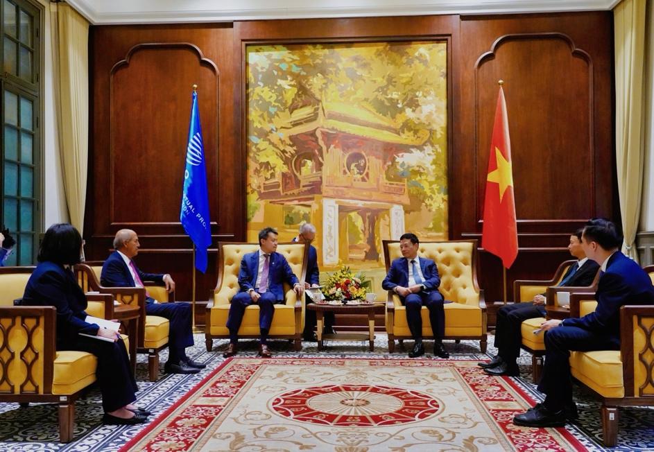 Bộ trưởng Nguyễn Mạnh H&ugrave;ng đề xuất WIPO hỗ trợ Việt Nam x&acirc;y dựng hệ thống đo lường t&aacute;c động của đổi mới s&aacute;ng tạo đối với tăng trưởng kinh tế.