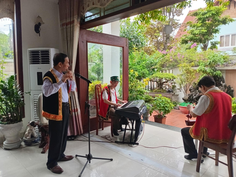 nghe-si-doi-thuong-gieo-thanh-am-hon-viet1.jpg