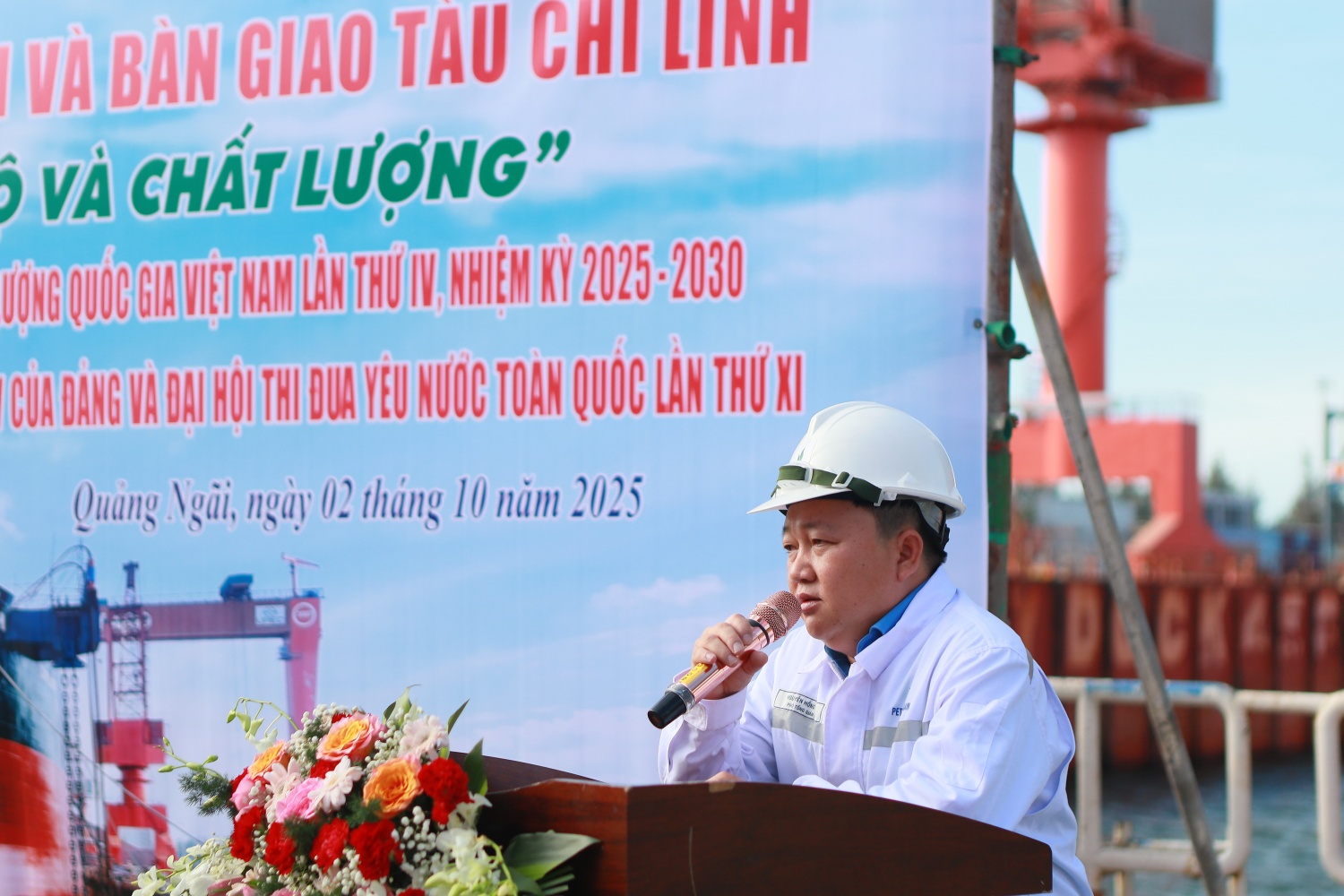 Ông Nguyễn Hồng Chiến - Phó Tổng Giám đốc PVSM cho biết về việc thực hiện dự án FSO Chí Linh. Ông Nguyễn Hồng Chiến - Phó Tổng Giám đốc PVSM cho biết về việc thực hiện dự án FSO Chí Linh.