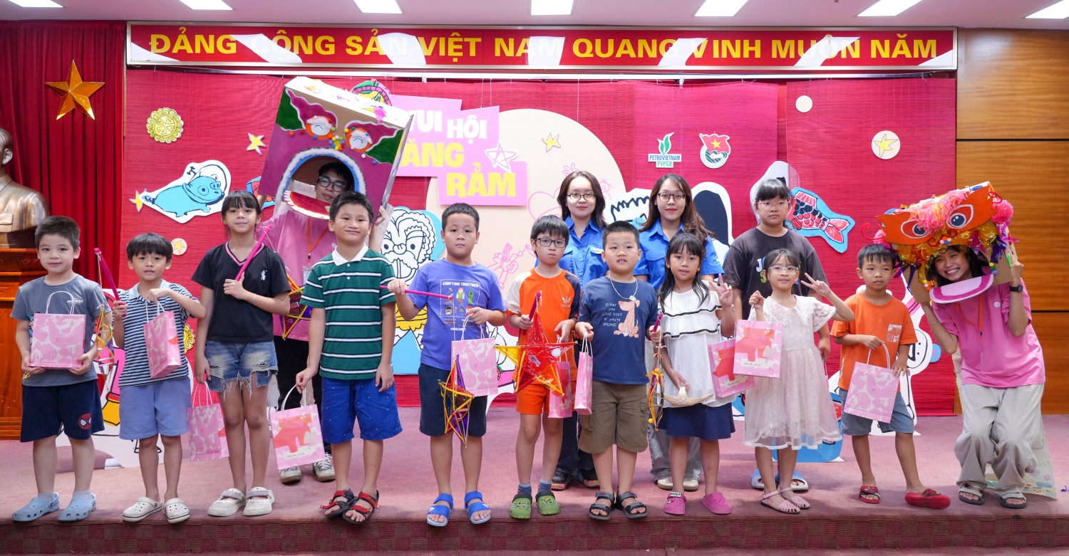 Đoàn Thanh niên PVPGB mang “Vui hội Trăng Rằm” đến với con em người lao động