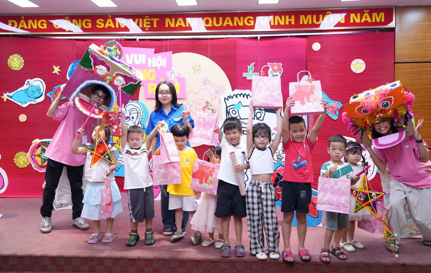 Đoàn Thanh niên PVPGB mang “Vui hội Trăng Rằm” đến với con em người lao động