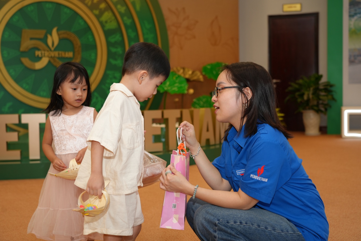 Đoàn Thanh niên PVPGB mang “Vui hội Trăng Rằm” đến với con em người lao động