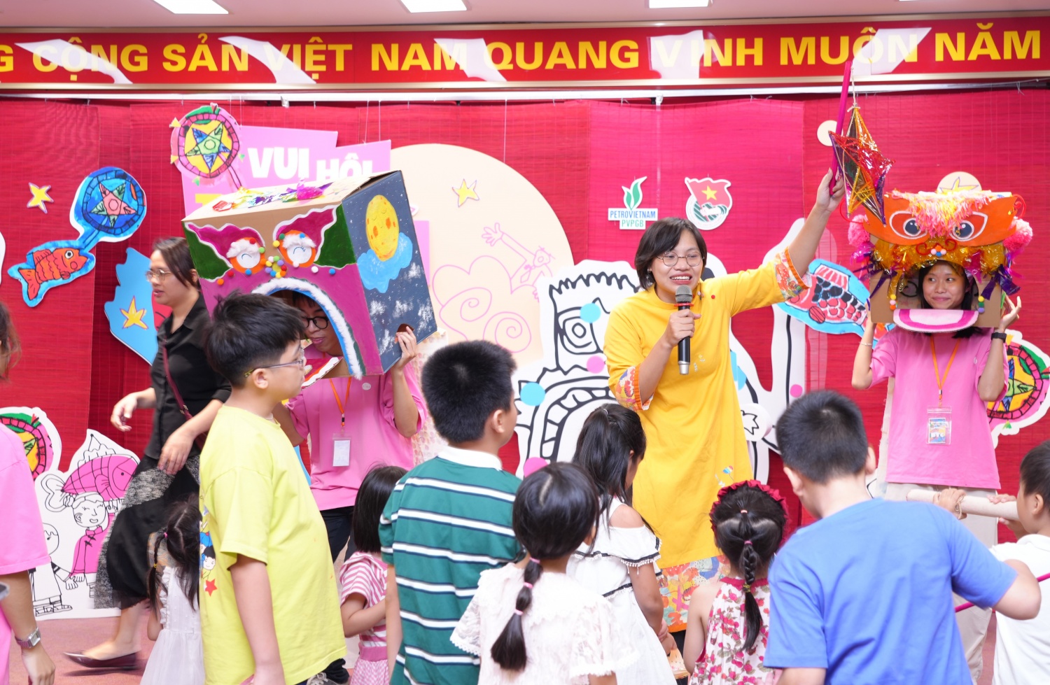 Đoàn Thanh niên PVPGB mang “Vui hội Trăng Rằm” đến với con em người lao động