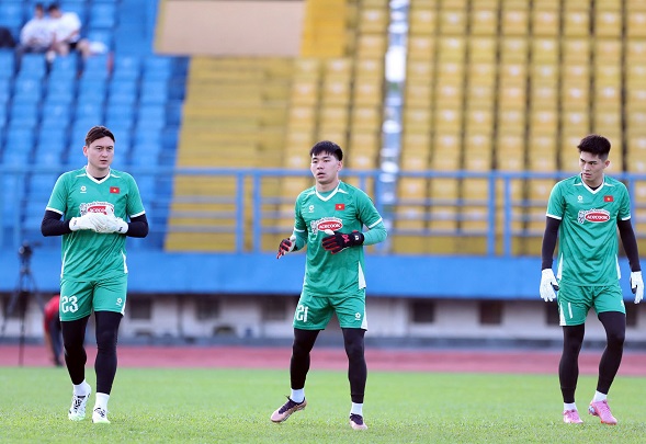 Thủ thành Đặng Văn Lâm được đánh giá cao hơn so với 2 người đàn em Trung Kiên và Văn Việt. Ảnh: Thanh Vũ