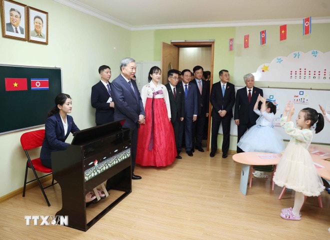 tong-bi-thu-truong-mau-giao-kieng-sang-va-lop-hoc-mang-ten-bac-ho-5.jpg