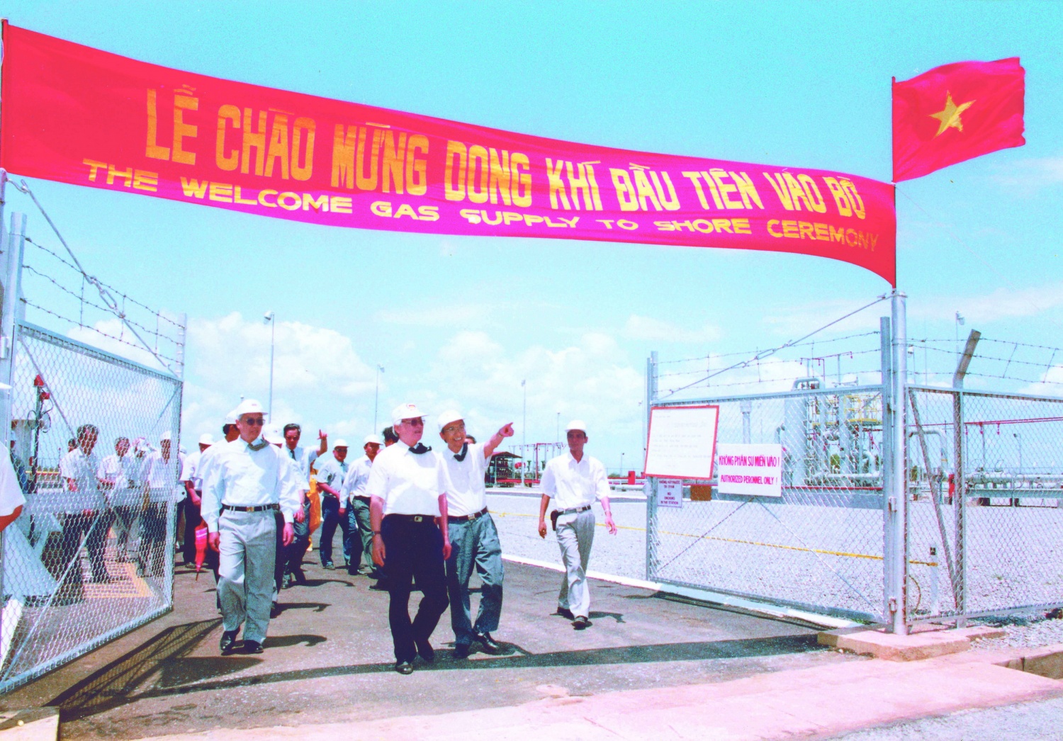 Thủ tướng Võ Văn Kiệt tham dự Lễ đón dòng khí đầu tiên vào bờ năm 1995