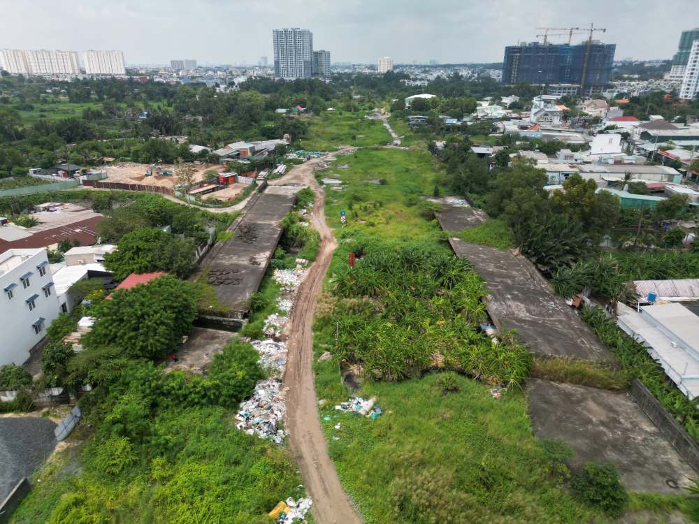 Phân đoạn 3 dài 2,75 km từ nút giao Gò Dưa đến đường Phạm Văn Đồng (phường Tam Bình, TPHCM) sẽ tái khởi công. Ảnh: Anh Tú