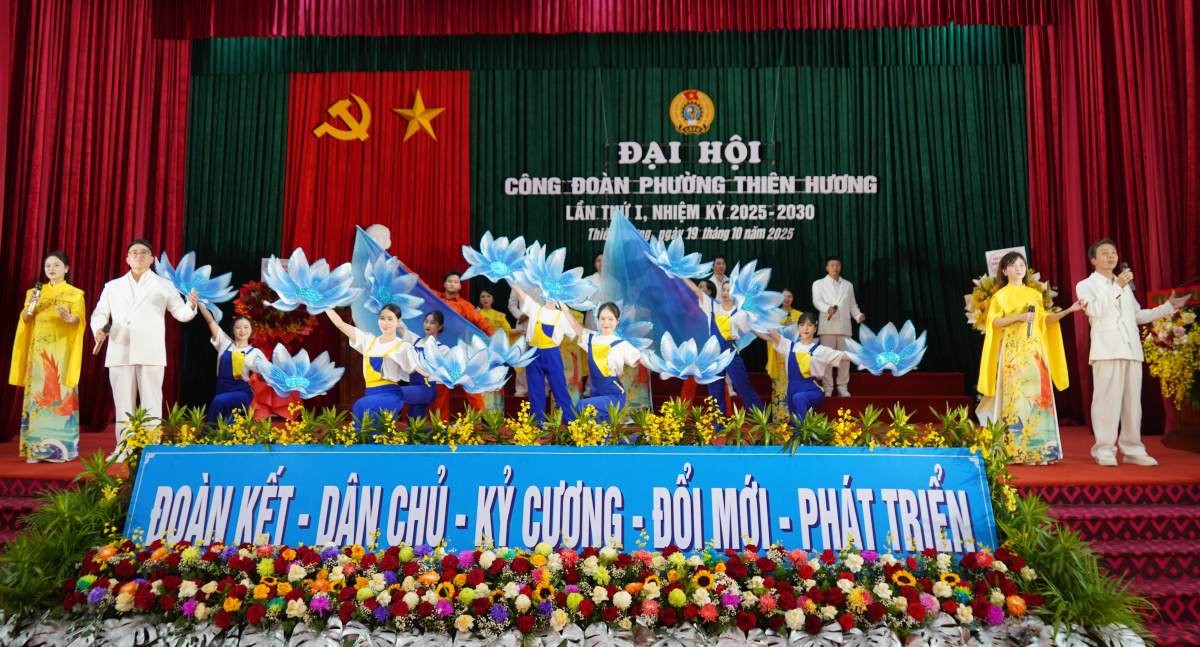 Chương trình văn nghệ của CNVCLĐ chào mừng Đại hội. Ảnh: Mai Dung
