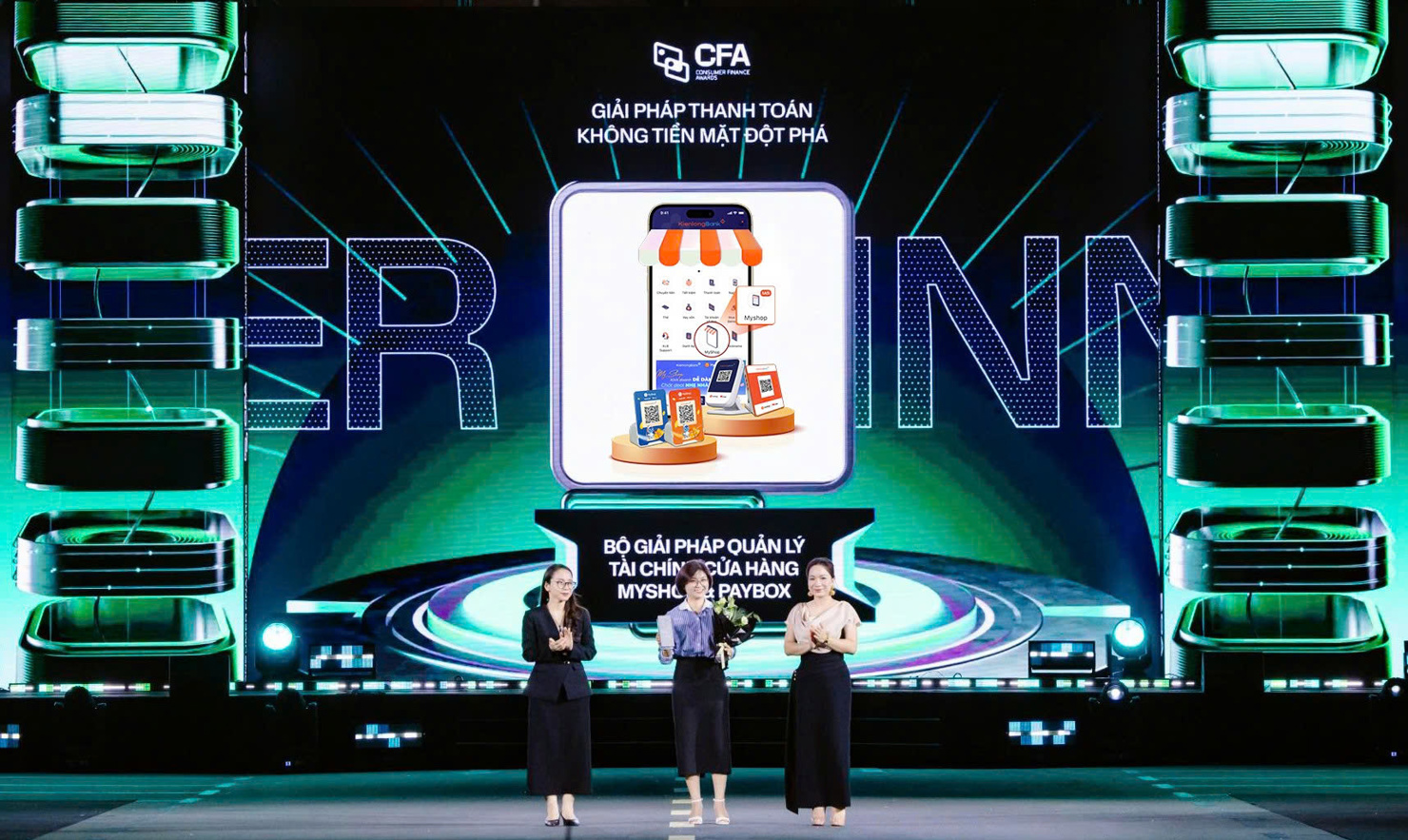 KienlongBank được vinh danh tại Giải thưởng &ldquo;Better Choice Awards - Giải ph&aacute;p thanh to&aacute;n kh&ocirc;ng tiền mặt đột ph&aacute;&rdquo; d&agrave;nh cho bộ giải ph&aacute;p quản l&yacute; t&agrave;i ch&iacute;nh cửa h&agrave;ng MyShop - Paybox.