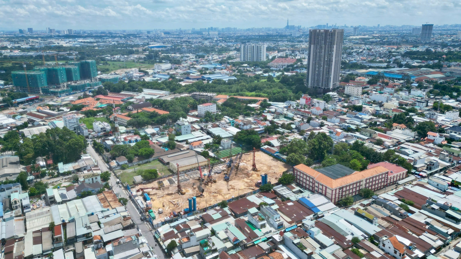 Một dự &aacute;n thi c&ocirc;ng để&nbsp; kịp thời bổ sung nguồn cung mới. Ảnh: Anh H&agrave;o.