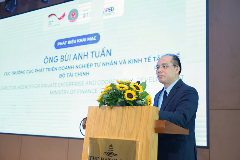Ông Bùi Anh Tuấn - Cục trưởng Cục Phát triển Doanh nghiệp tư nhân và Kinh tế tập thể, Bộ Tài chính phát biểu tại Hội nghị