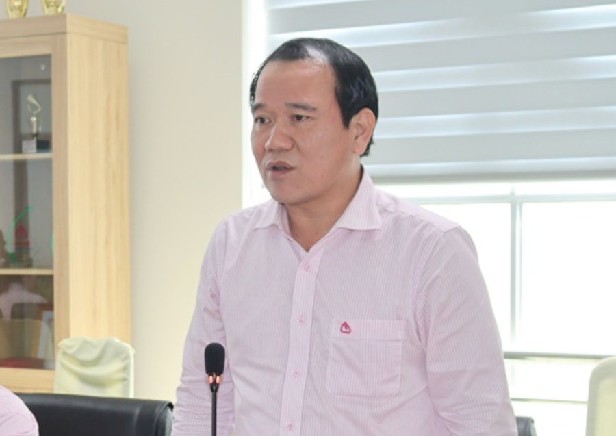 Ông Lê Hoàng Phi, Giám đốc NHCSXH tỉnh Vĩnh Long cho biết đã chủ động triển khai đến học sinh, sinh viên, nghiên cứu sinh lĩnh vực STEM các chính sách trong Quyết định 29. anh-man-hinh-2025-10-24-luc-201439.png