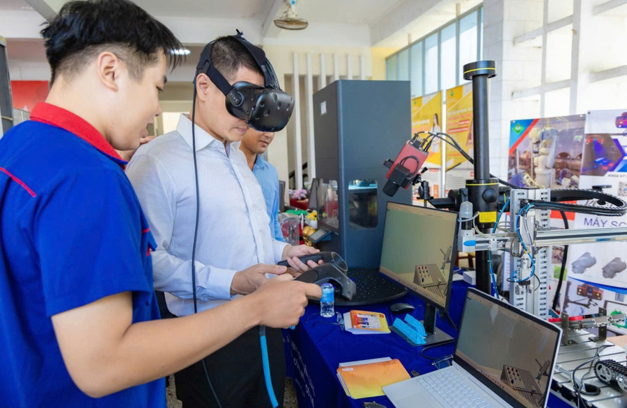 Học sinh, sinh viên, nghiên cứu sinh lĩnh vực STEM có nhiều chính sách hỗ trợ học tập, nghiên cứu. z7151968336653-9247509ca2045d62fa4a6ef8a8827ba9-5858.jpg