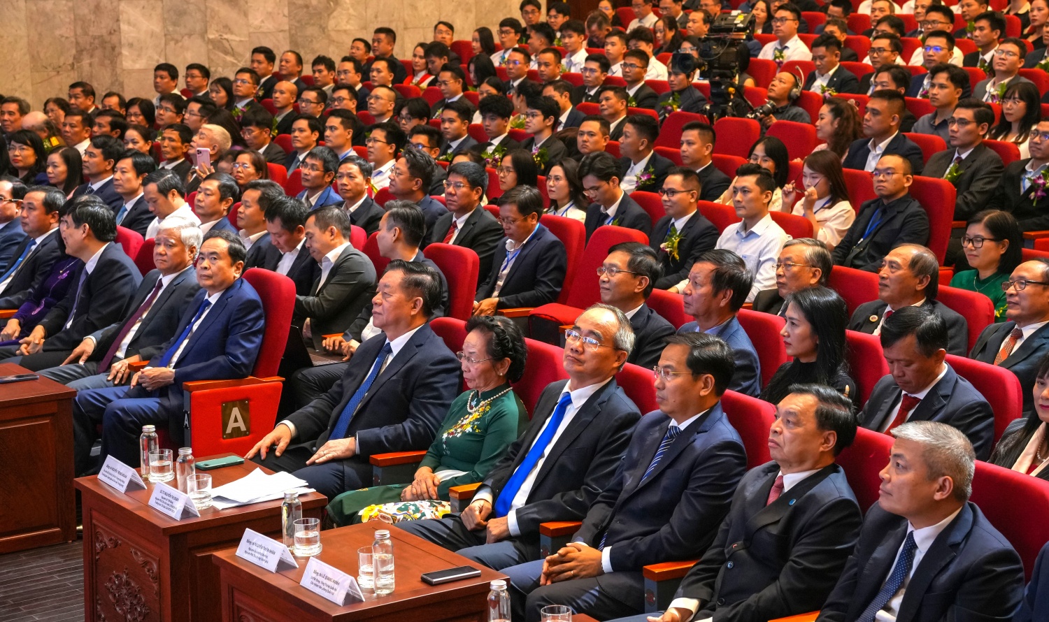 Lễ trao giải Nhân tài Đất Việt 2025 – Tôn vinh trí tuệ, khơi nguồn sáng tạo Lễ trao giải Nhân tài Đất Việt 2025 – Tôn vinh trí tuệ, khơi nguồn sáng tạo