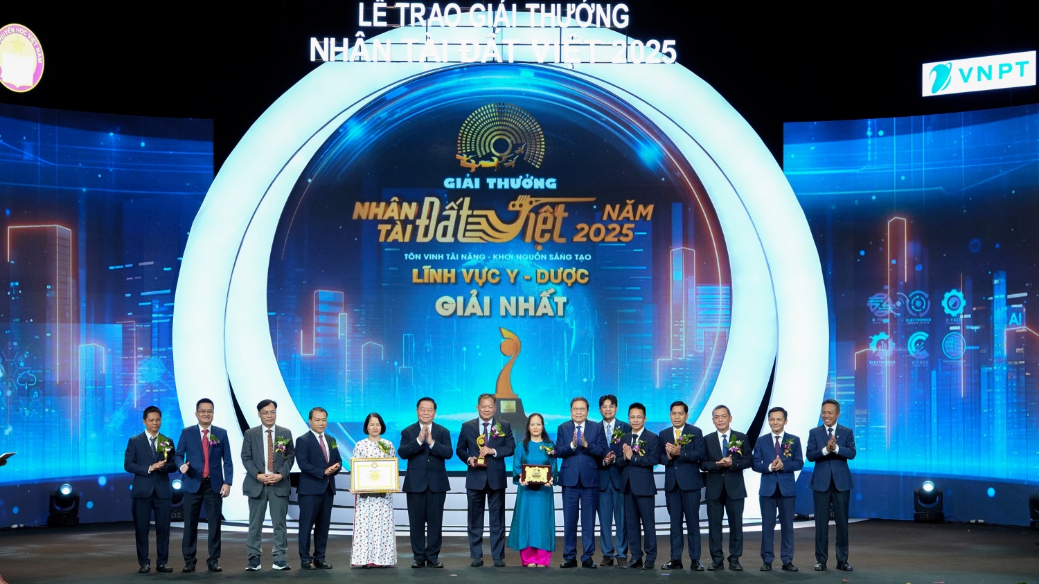 Lễ trao giải Nhân tài Đất Việt 2025 – Tôn vinh trí tuệ, khơi nguồn sáng tạo Lễ trao giải Nhân tài Đất Việt 2025 – Tôn vinh trí tuệ, khơi nguồn sáng tạo
