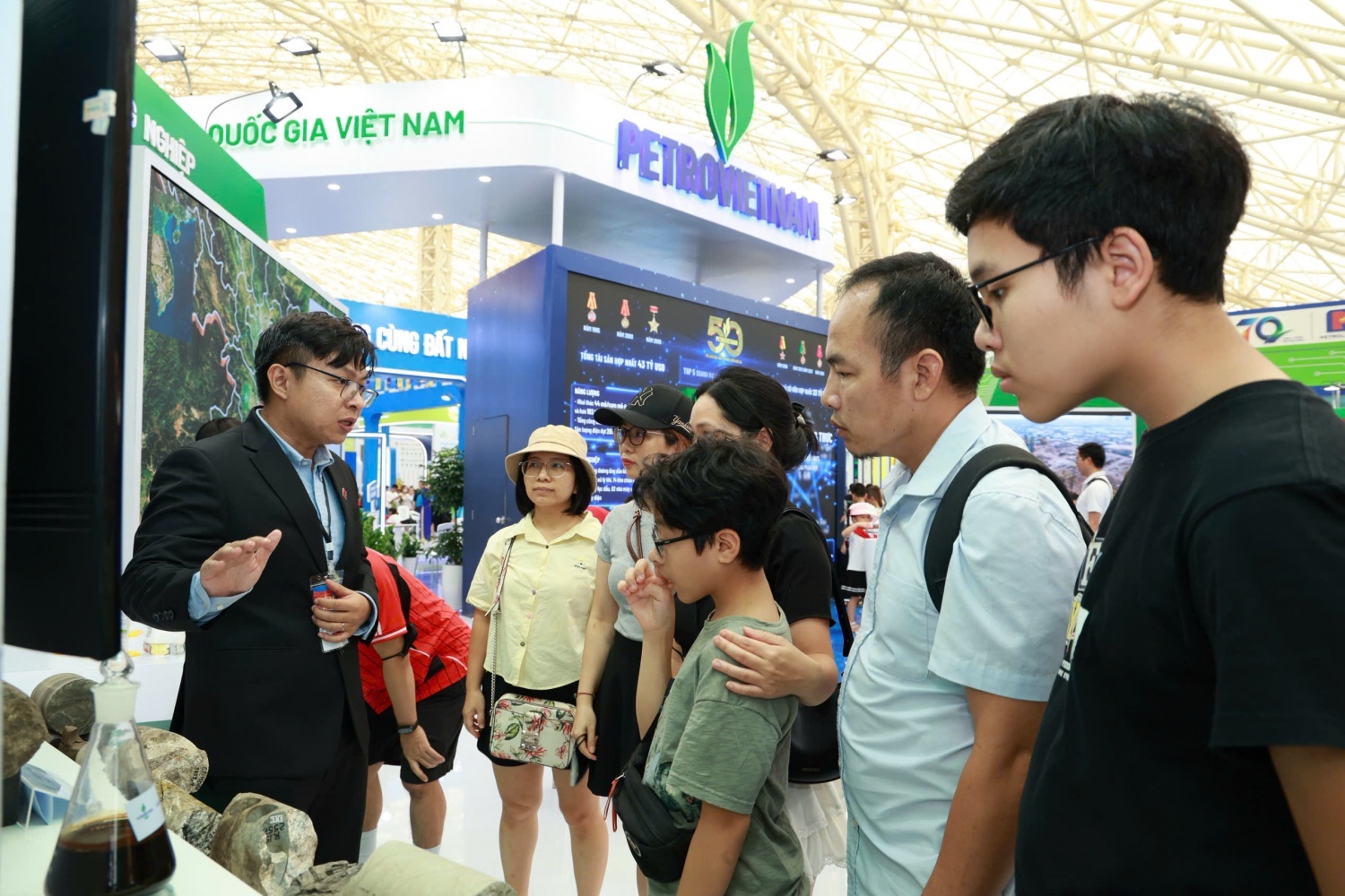 Tuổi trẻ Petrovietnam tiên phong đổi mới sáng tạo, kiến tạo tương lai bền vững Tuổi trẻ Petrovietnam tiên phong đổi mới sáng tạo, kiến tạo tương lai bền vững