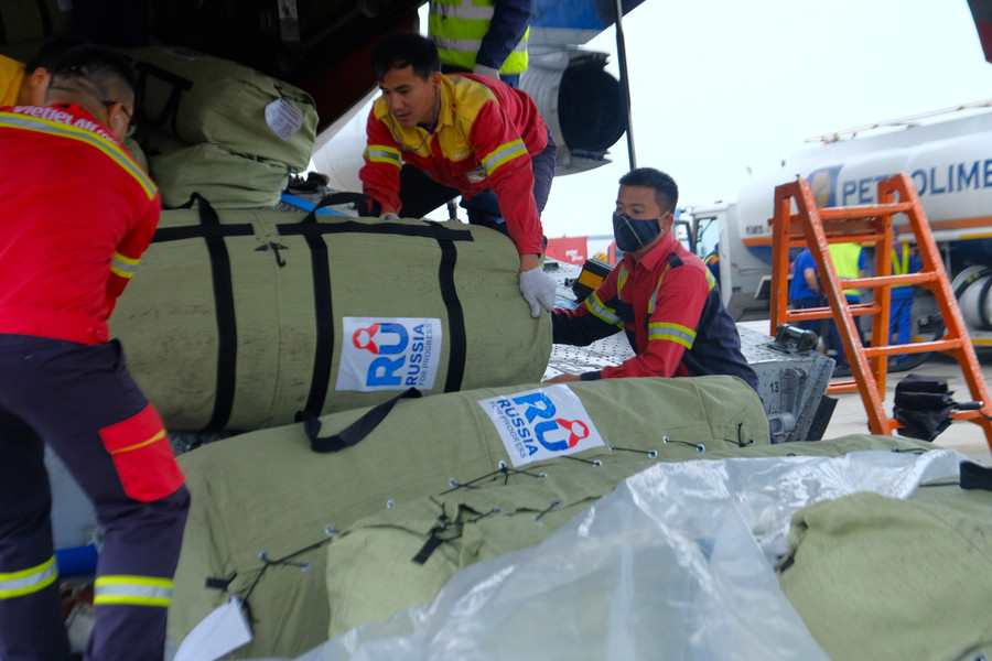 Tiếp nhận hàng viện trợ khẩn cấp của Liên bang Nga cho người dân chịu ảnh hưởng bởi thiên tai ở TP Huế. dscf9860.jpg