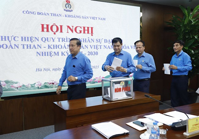 Công đoàn Than – Khoáng sản Việt Nam tổ chức thực hiện quy trình nhân sự Đại hội
