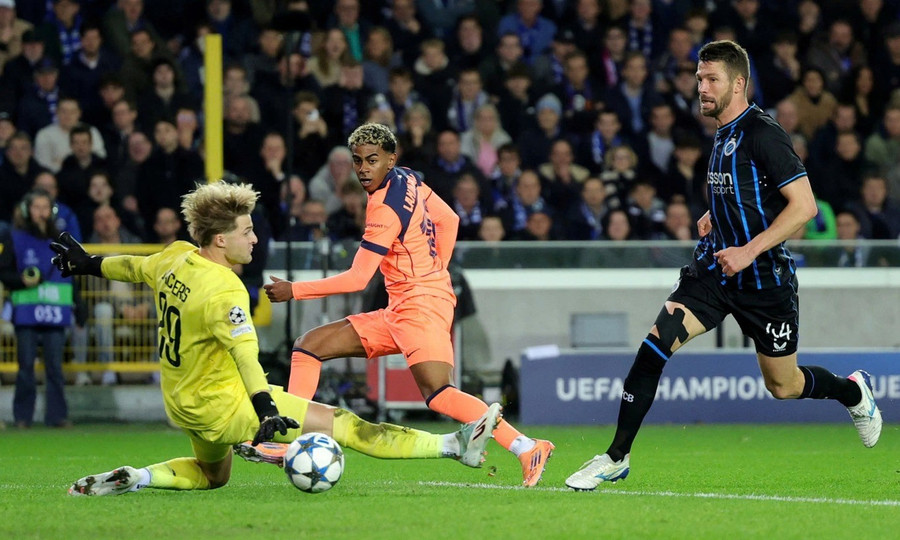 Yamal ghi bàn quân bình 2-2 cho Barcelona. barca.jpg